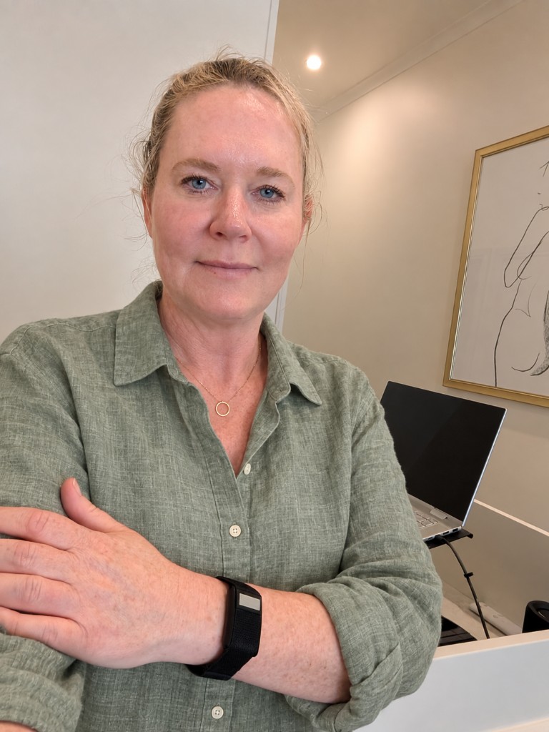 Helene wearing the Thrive Band
