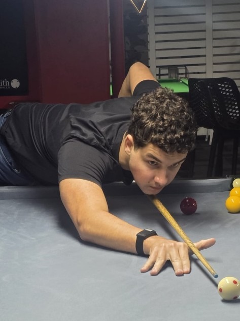 Zach wearing the Thrive Band